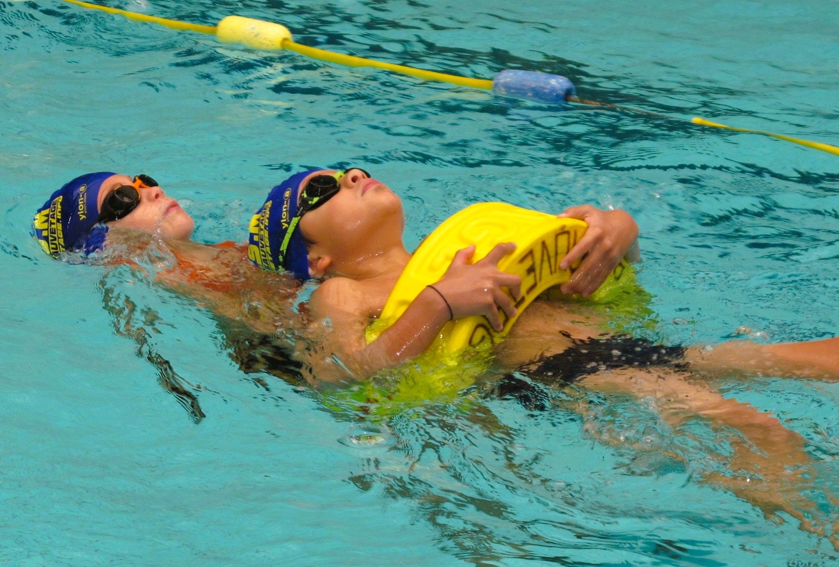 Remorquage avec planche en piscine — entraînement Nippers ESM Marseille