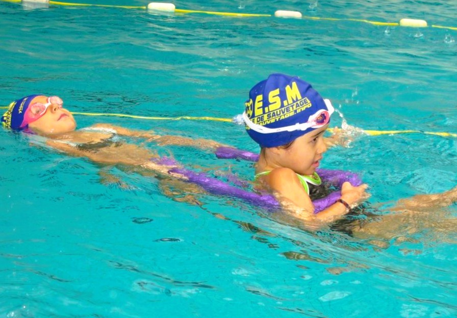 Apprentissage du remorquage en piscine — Nippers ESM Marseille